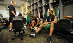 阿森纳训练开放日，今晨手感冰凉引欢呼，NBA常规赛在即，更衣室氛围转暖的简单介绍开云体育